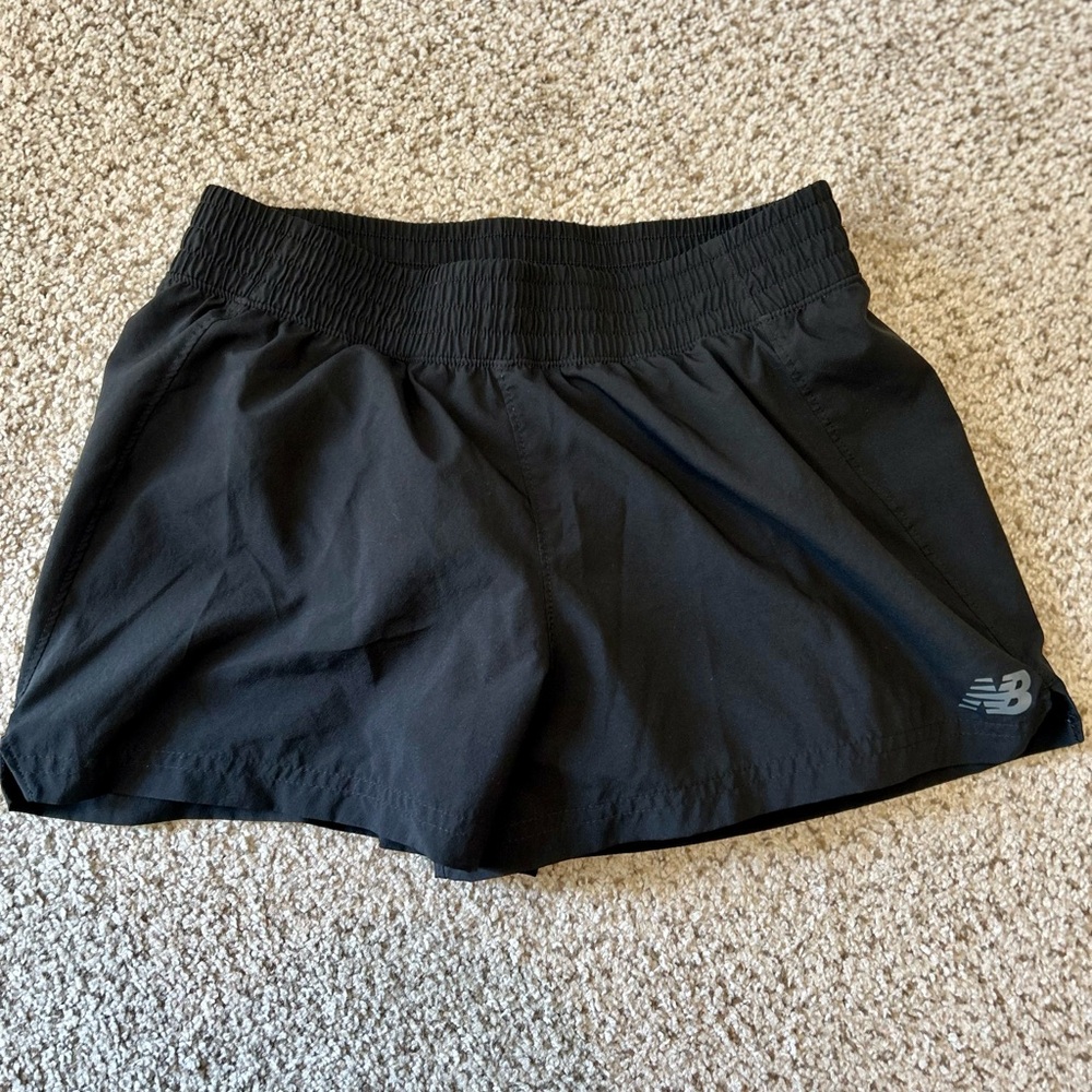 Last Chance Sale! Low Prices 💥 New Balance Black Lined Athletic Shorts - Picture 4 of 6